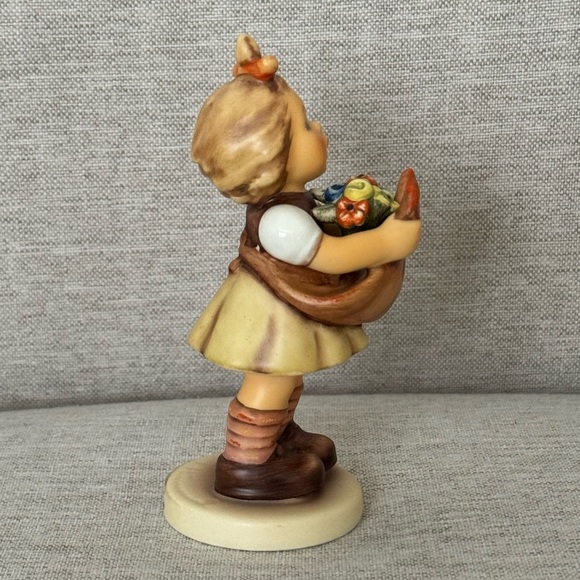 Valentine Loving Wishes - Goebel M. I. Hummel Special Edition Figurine TMK8 - Picture 8 of 9